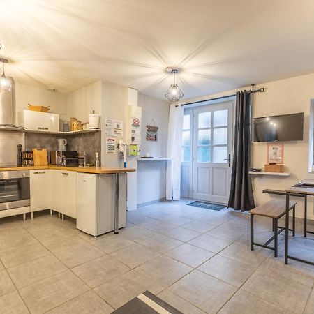 Nid Douillet - Elegant Studio En Plein Centre De Риом Экстерьер фото