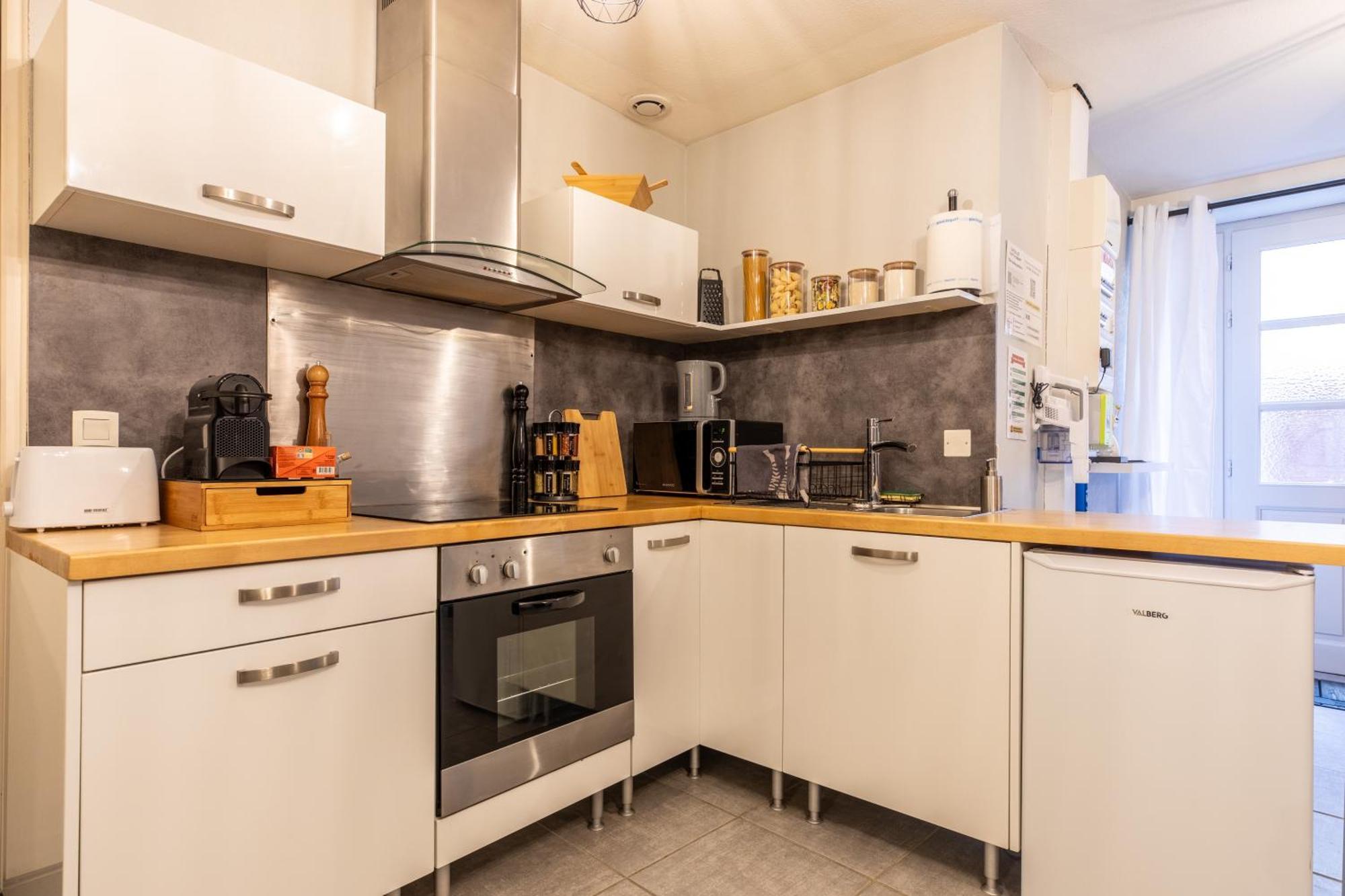 Nid Douillet - Elegant Studio En Plein Centre De Риом Экстерьер фото